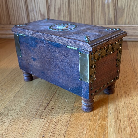 Wood treasure box - Picture 3 of 16